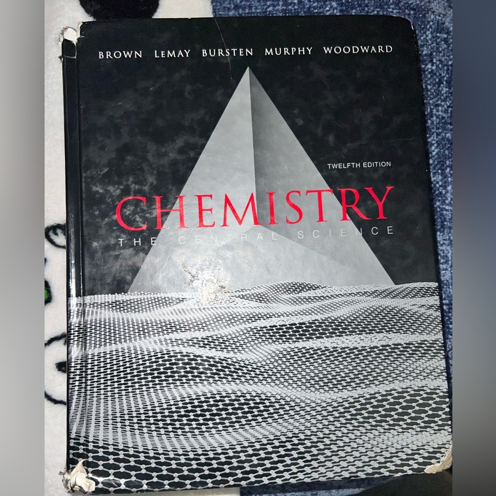 Chemistry: The Central Science Hardback Textbook. ISBN 978-0-321-69672-4. Used